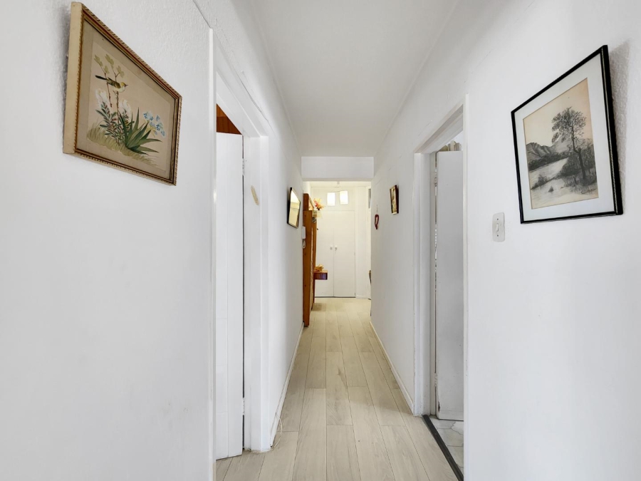 2 Bedroom Property for Sale in Sea Point Western Cape